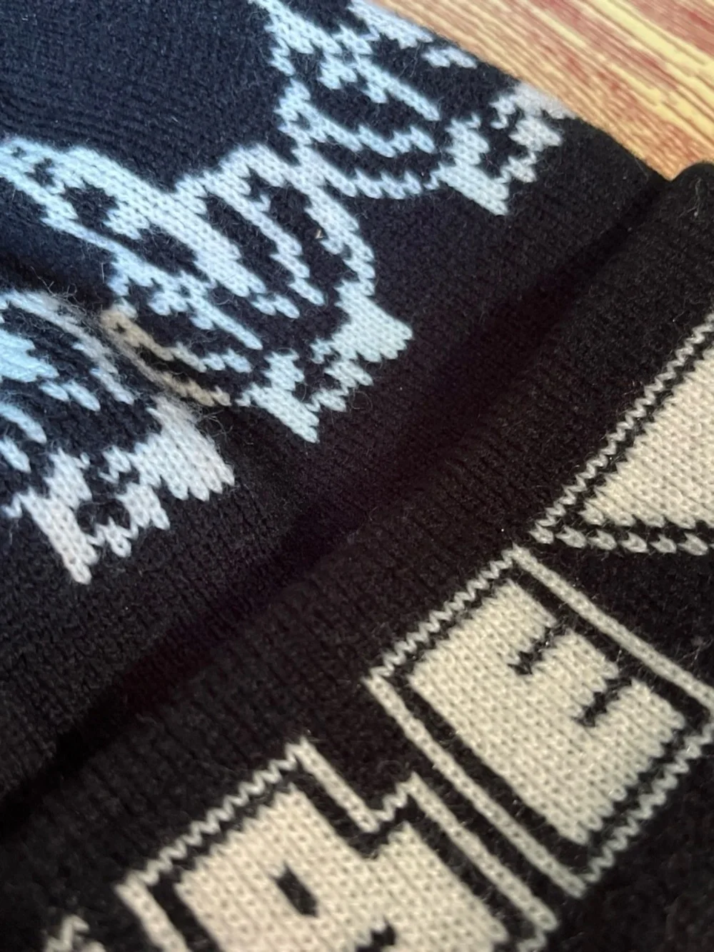 Obey Middle finger Black & white Pom Beanie